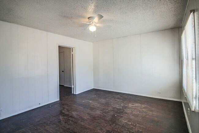 Building Photo - 1805 Avenue R