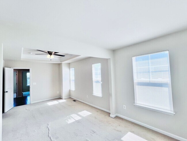 Building Photo - STAFFORD - 3 BEDROOM TOWNHOUSE - WOODSTREAM