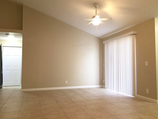 Building Photo - 4377 Woodstock Dr