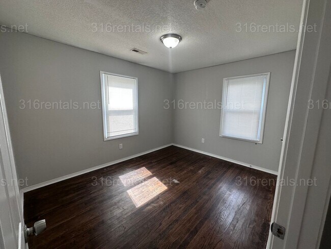 Building Photo - 1239 Dellrose