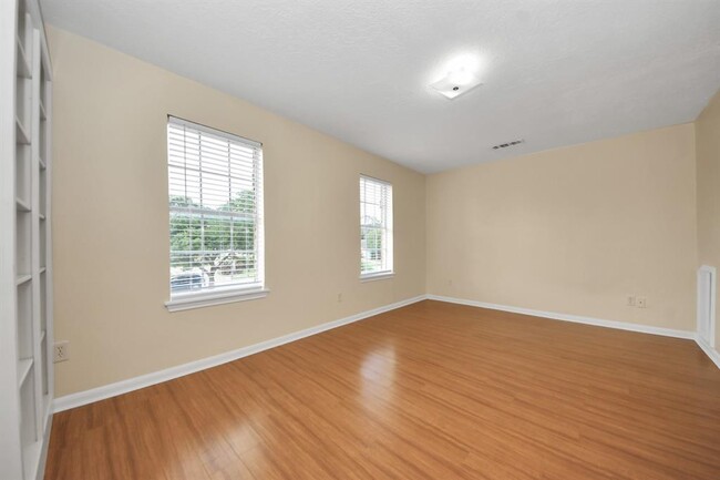 Building Photo - 11411 Briar Forest Dr