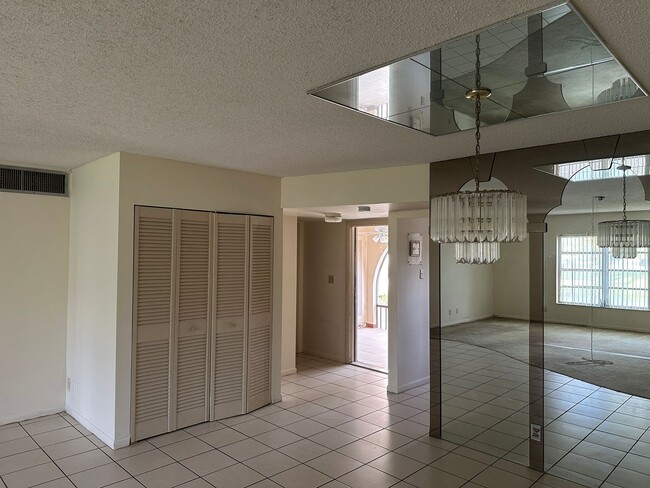 Building Photo - 1 Bedroom Condominium - Spring Creek - Sun...