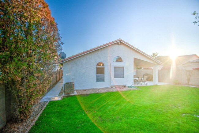 Building Photo - 3216 E Muirwood Dr