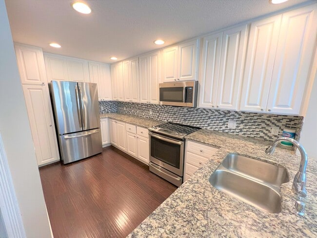 Building Photo - 3368 Greenway Dr