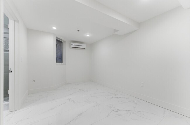 Building Photo - 821 18th St