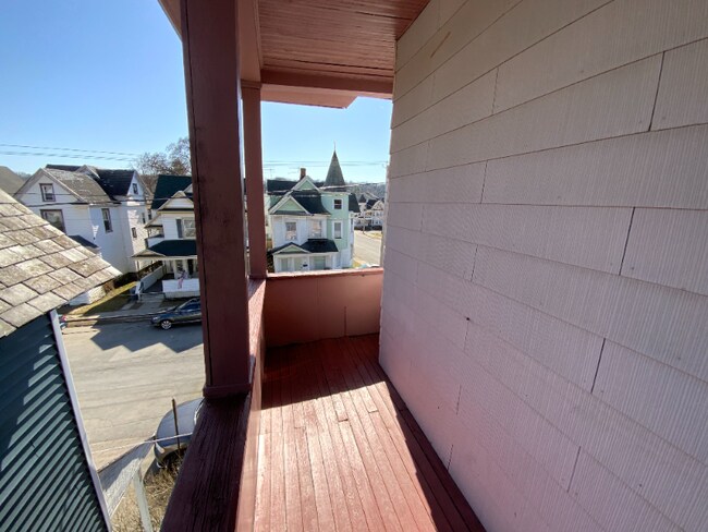 Building Photo - 263 Division St