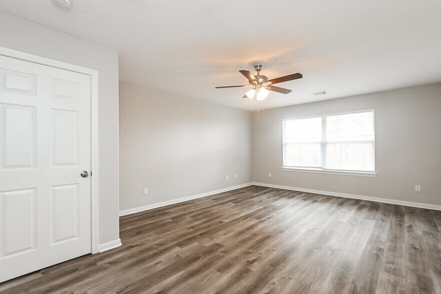 Building Photo - 622 Oak Briar Dr