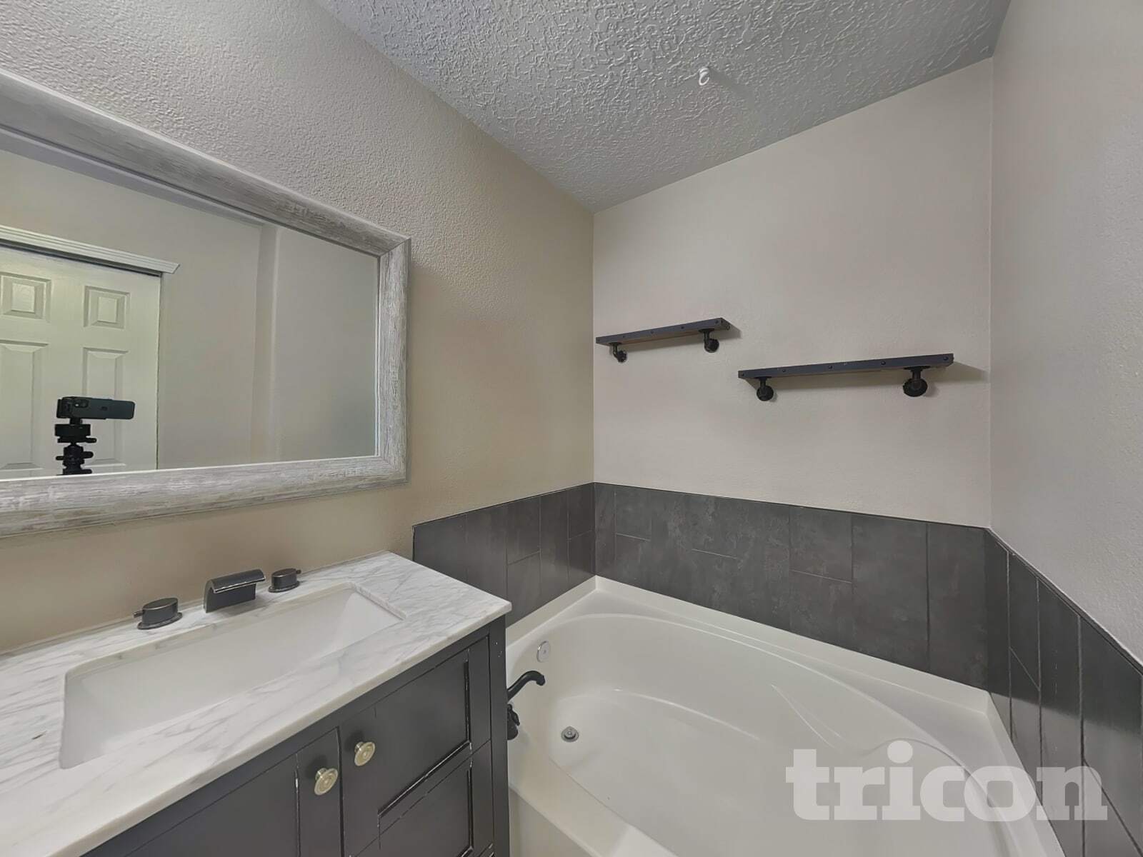 Building Photo - 10220 Nacimiento St NW