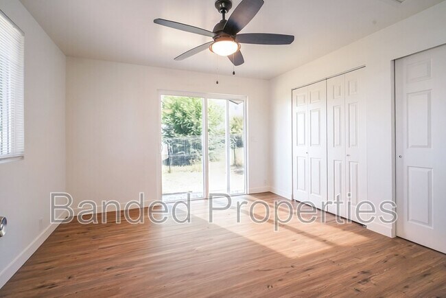 Building Photo - 376 W 700 N