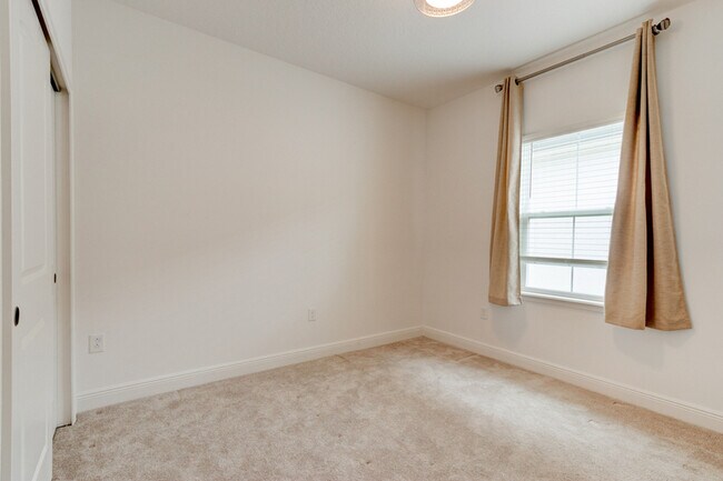 Building Photo - 5563 Estero Loop