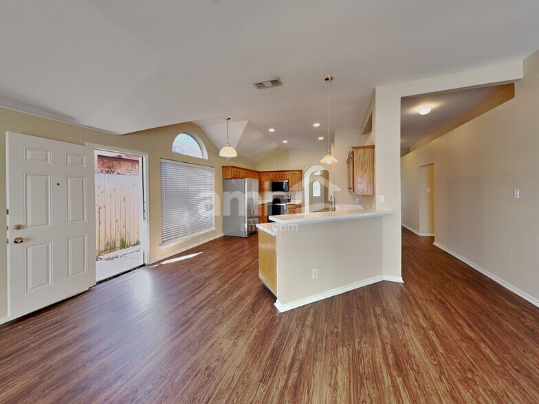 Building Photo - 909 Remington Dr