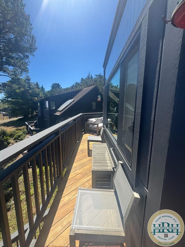Building Photo - Tranquil & Sun Drenched 3BR|3BR in Heart o...