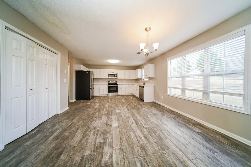 Building Photo - 303 Vineyard Ridge Ln