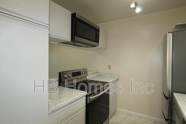 Building Photo - 92-1021-1021 Nou St