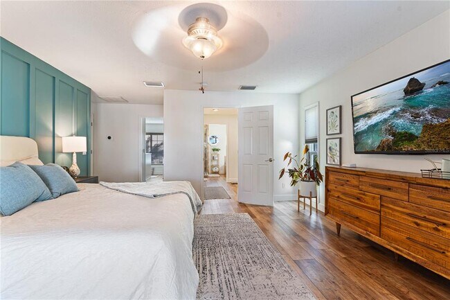 Building Photo - 6611 Surfside Blvd