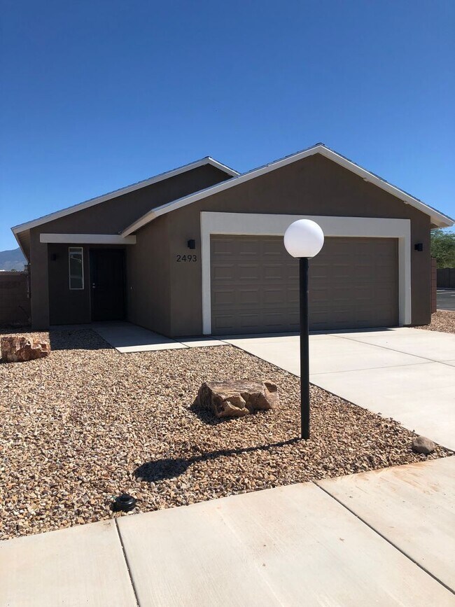 Building Photo - 2493 S Clovis Place-