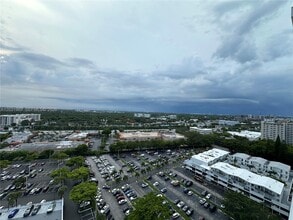 Building Photo - 18051 Biscayne Blvd