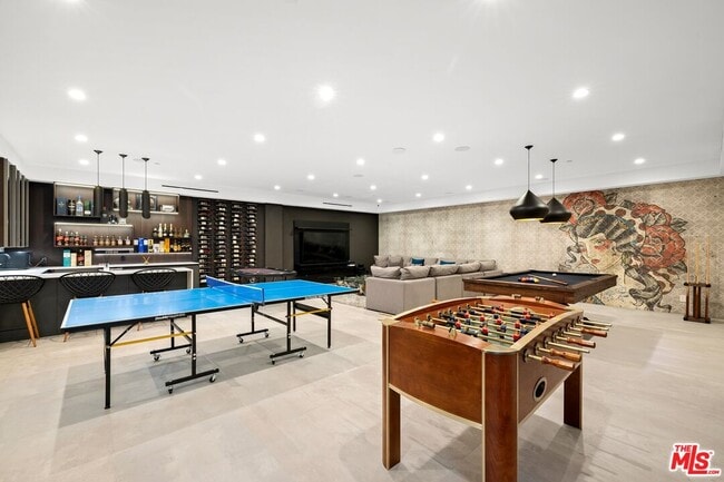 Building Photo - 1940 Kelton Ave