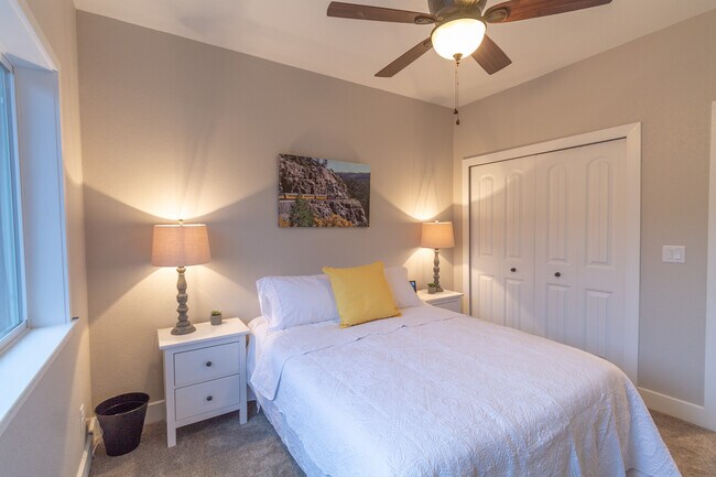 Building Photo - 724 N Walnut St