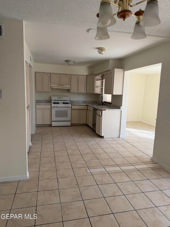 Building Photo - 408 N Resler Dr