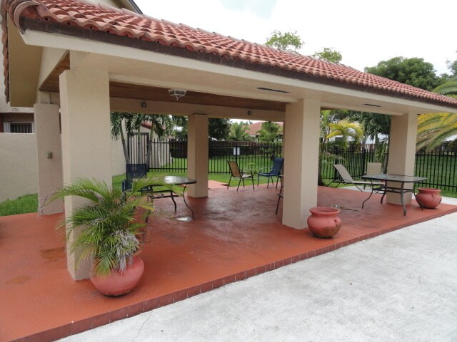 Building Photo - 9905 NW 9th Street Cir