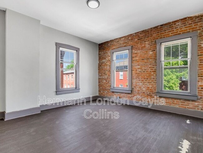 Building Photo - 214-216 W Steins St