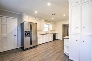 Building Photo - 211 Pine Shadow Dr