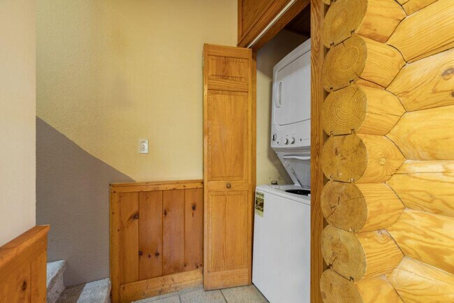 Building Photo - 741 Golf View Blvd