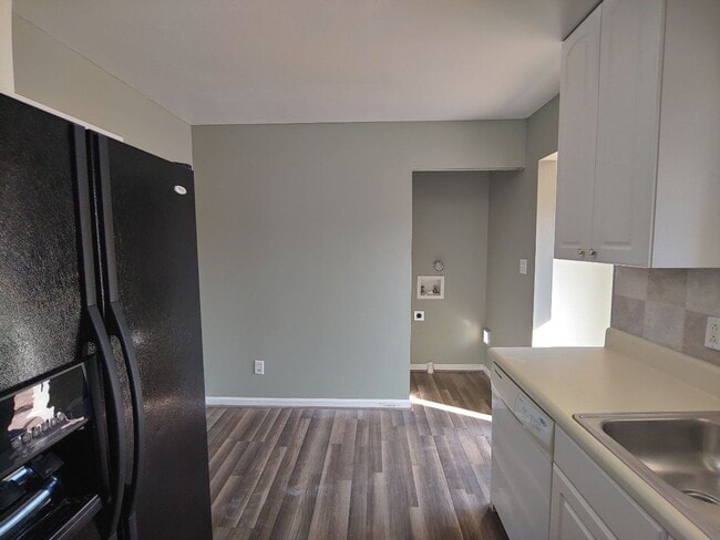 Building Photo - Spacious 3BD, 2.5BA Duplex in Clayton with Large Fenced Backyard