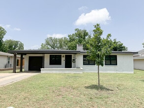Building Photo - 2006 Bedford Dr