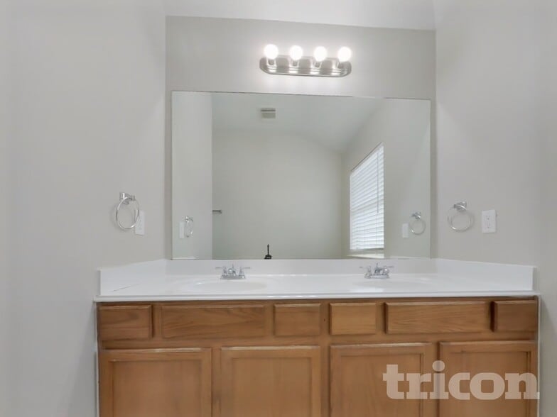 Building Photo - 21526 Lovis Way