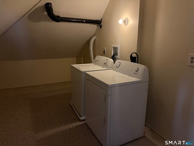 Building Photo - 786 Farmington Ave