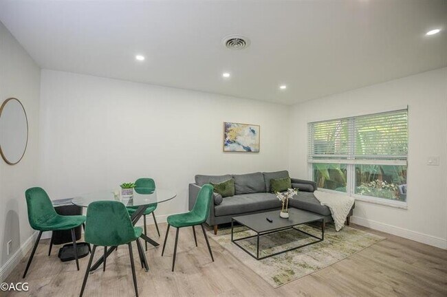 Building Photo - 19 NE 16th St