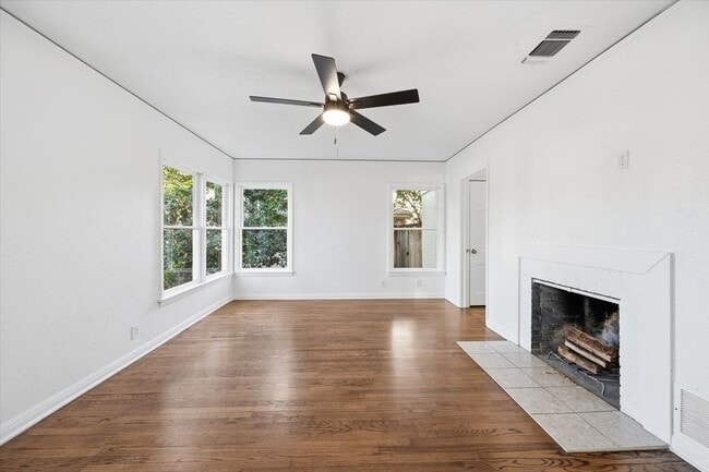 Building Photo - 6417 Darwood Ave