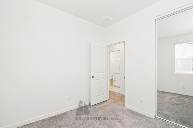 Building Photo - 3-Bed, 2.5-Bath Home in Great Stanton Community!