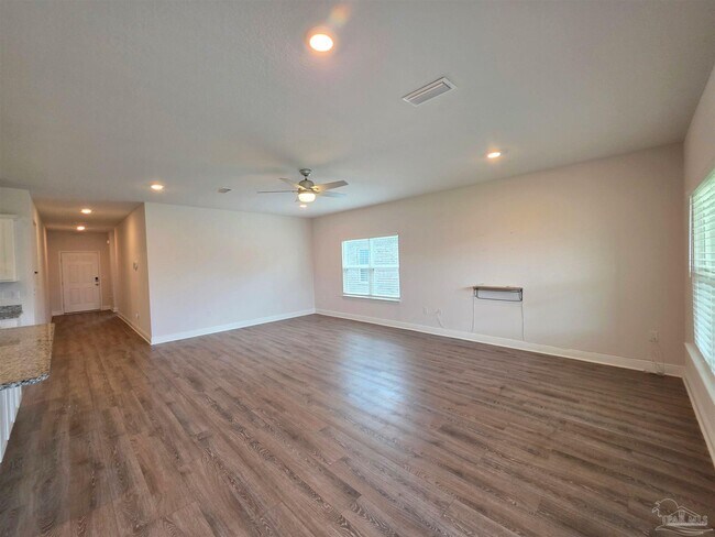 Building Photo - 7757 Burnside Lp