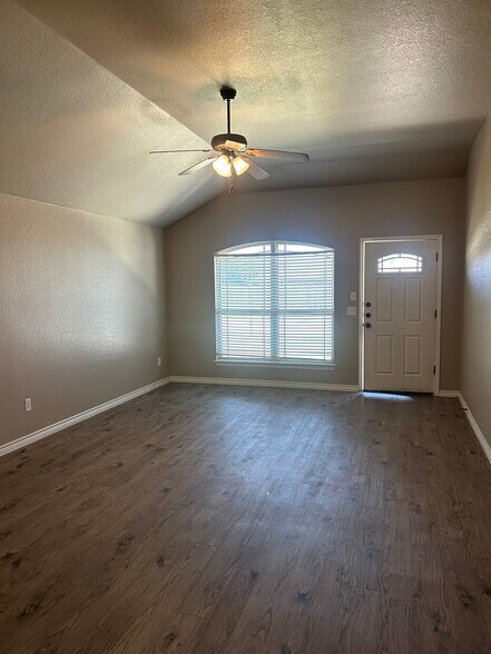 Building Photo - 4300 Hunters Place Dr