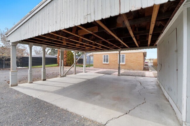 Building Photo - 1131/1133 W Ivy Ave