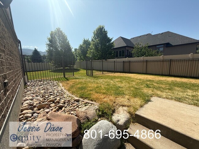 Building Photo - 5725 Brook Cir