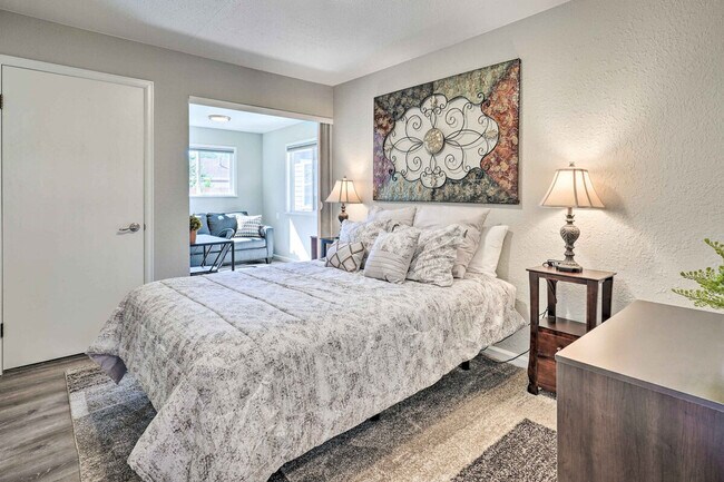 Building Photo - 1217 Falcon Ave