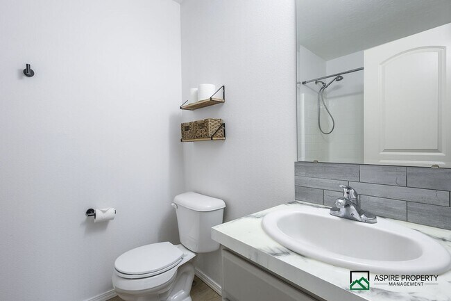 Building Photo - 3 Bed 2.5 Bath Home