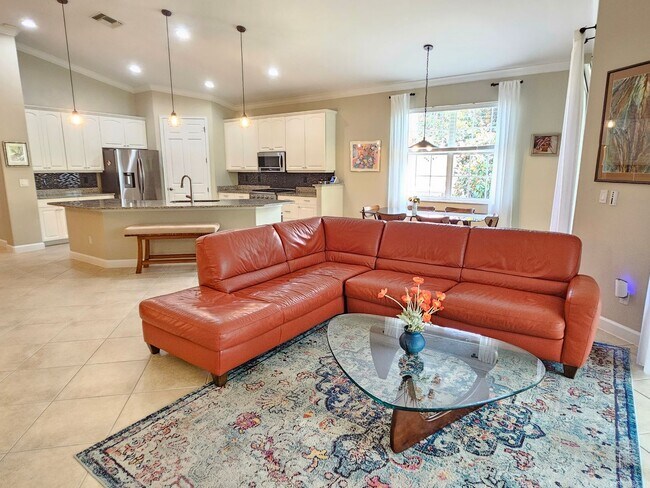 Building Photo - Annual Furnished or Unfurnished 3 Bedroom 2 Bathroom Second Floor Condo in Venetian Golf & River ...