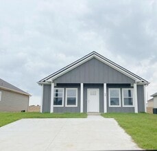 Building Photo - Stunning new build located in the vibrant city of Durant, OK