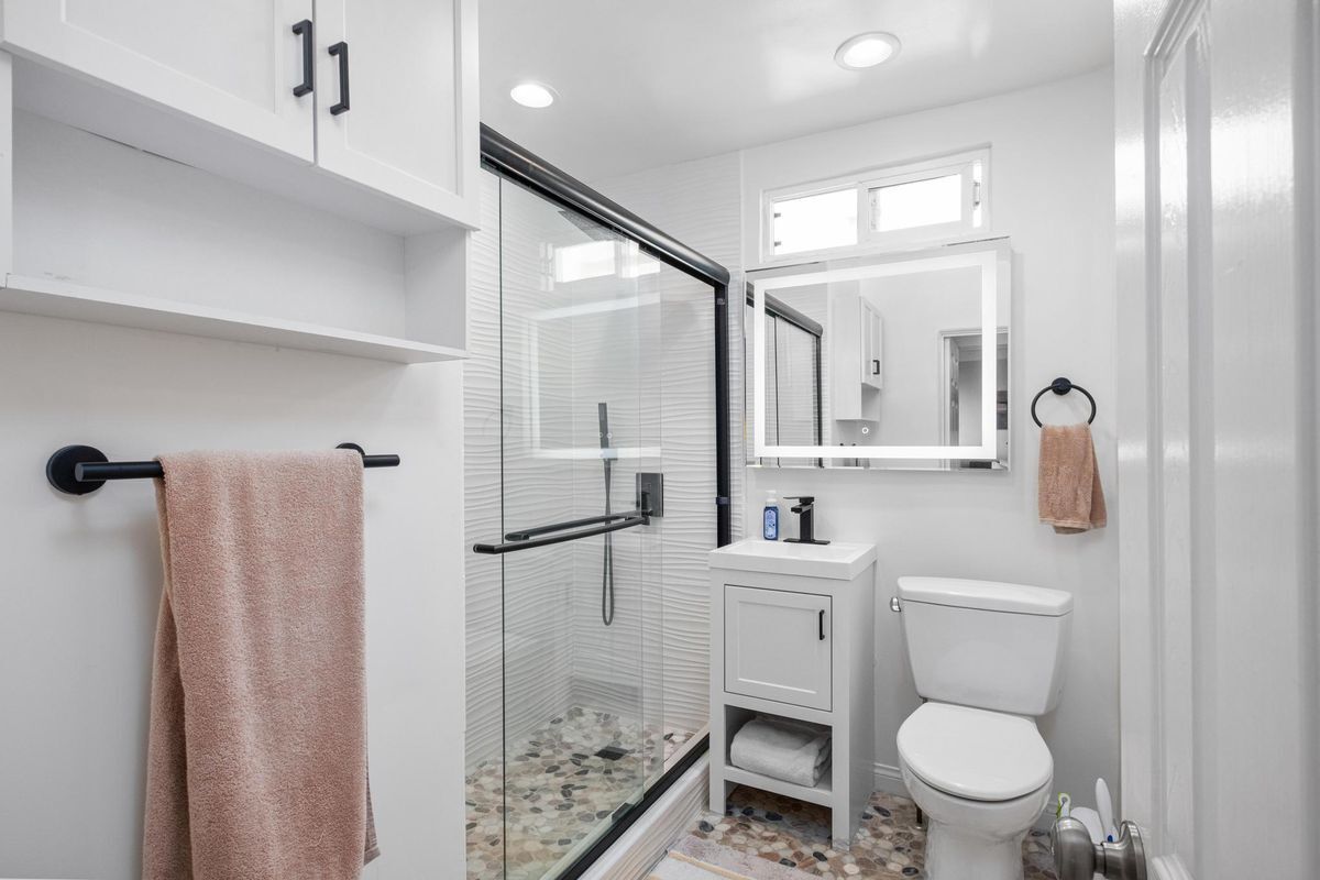 Building Photo - 63 9th Ct