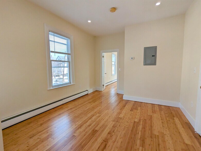 Building Photo - 18 Cameron Ave