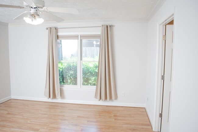 Building Photo - 3 bedroom House in Heart of Auburn