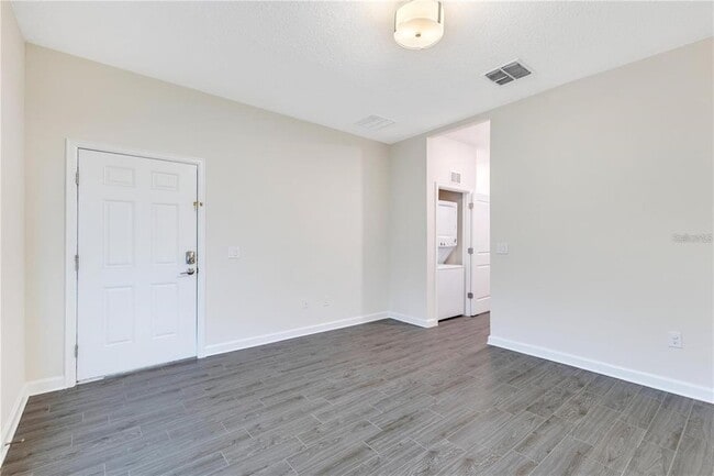 Building Photo - 272 Taft Dr