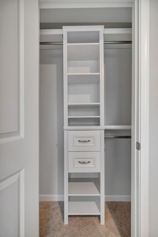 Building Photo - UPGRADED 3 BD 3 BATH MURFREESBORO TOWNHOME IN RIVER LANDING