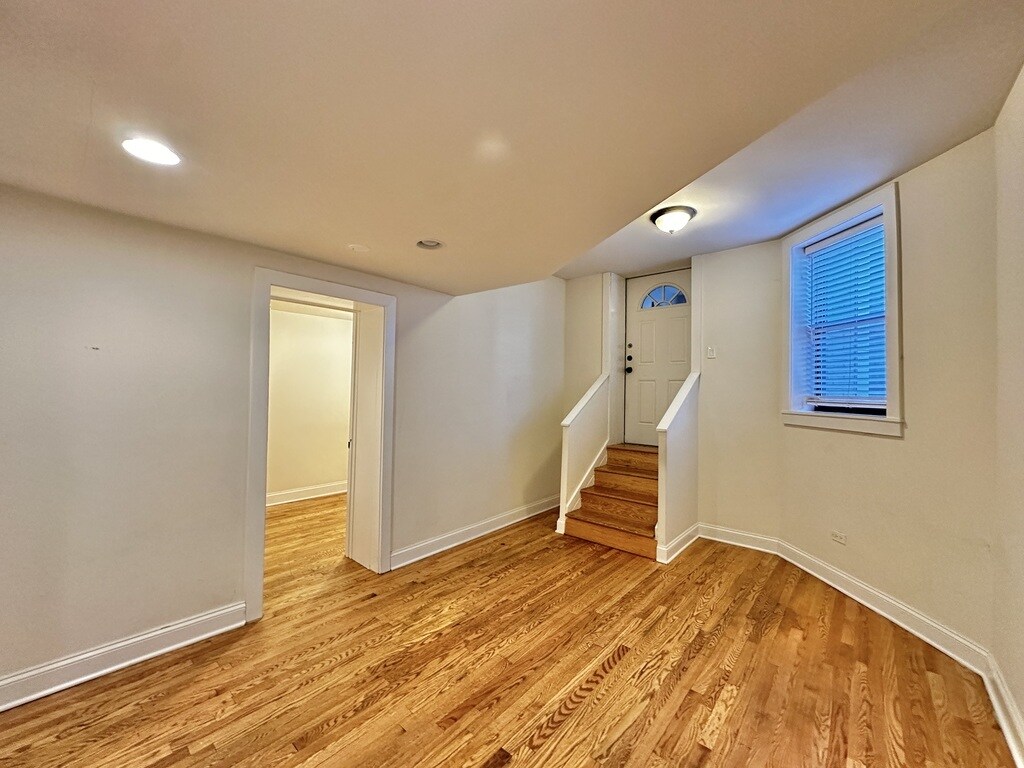 Building Photo - 4139 N Ashland Ave