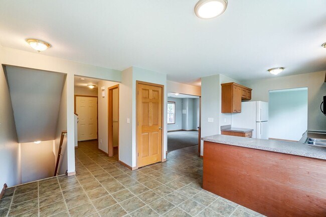 Building Photo - 1103 N Byrne Rd